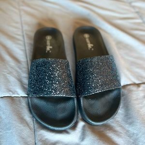 Size 9 Glitter Black slides🖤🖤